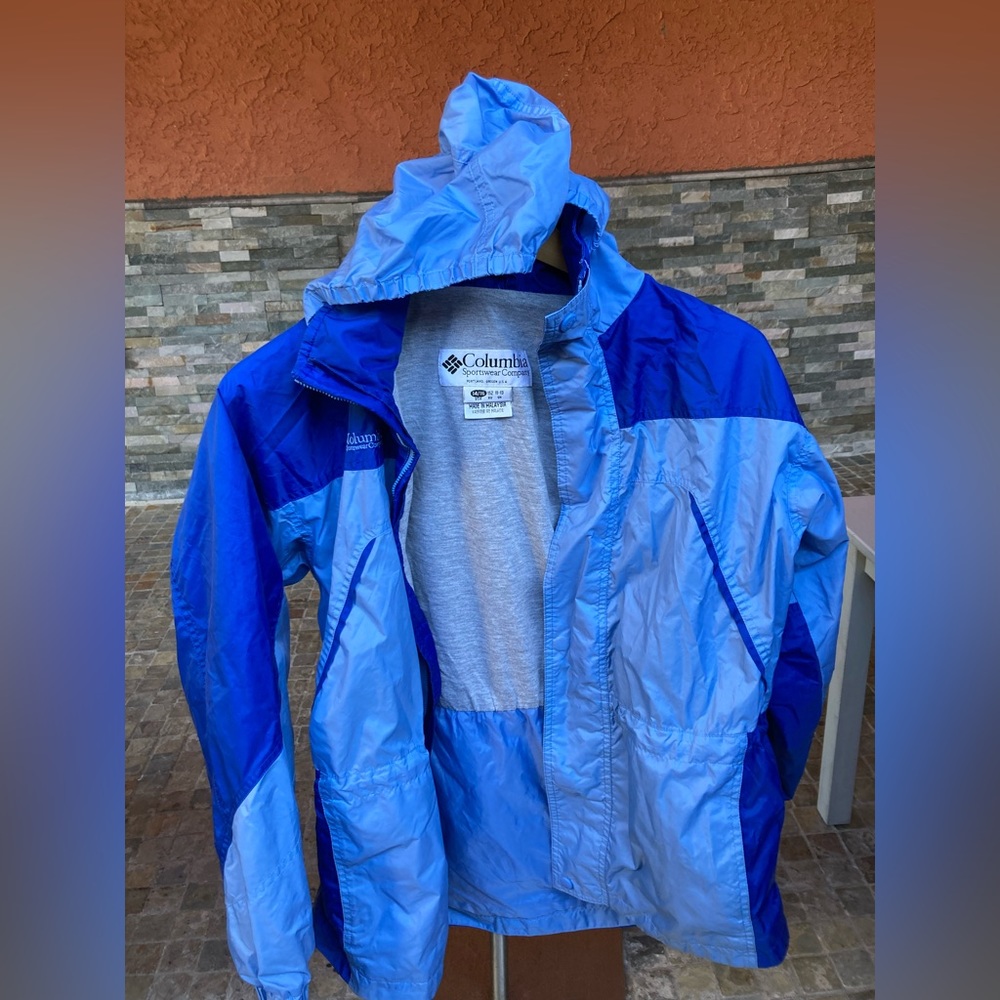 Columbia wind breaker